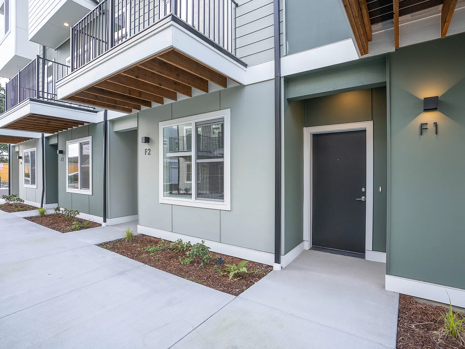 2 bed, 2.5 bath, 1728 sqft, $2,595 — Photo 2