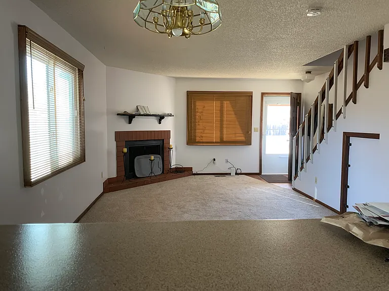717 E Geneseo St — Photo 2