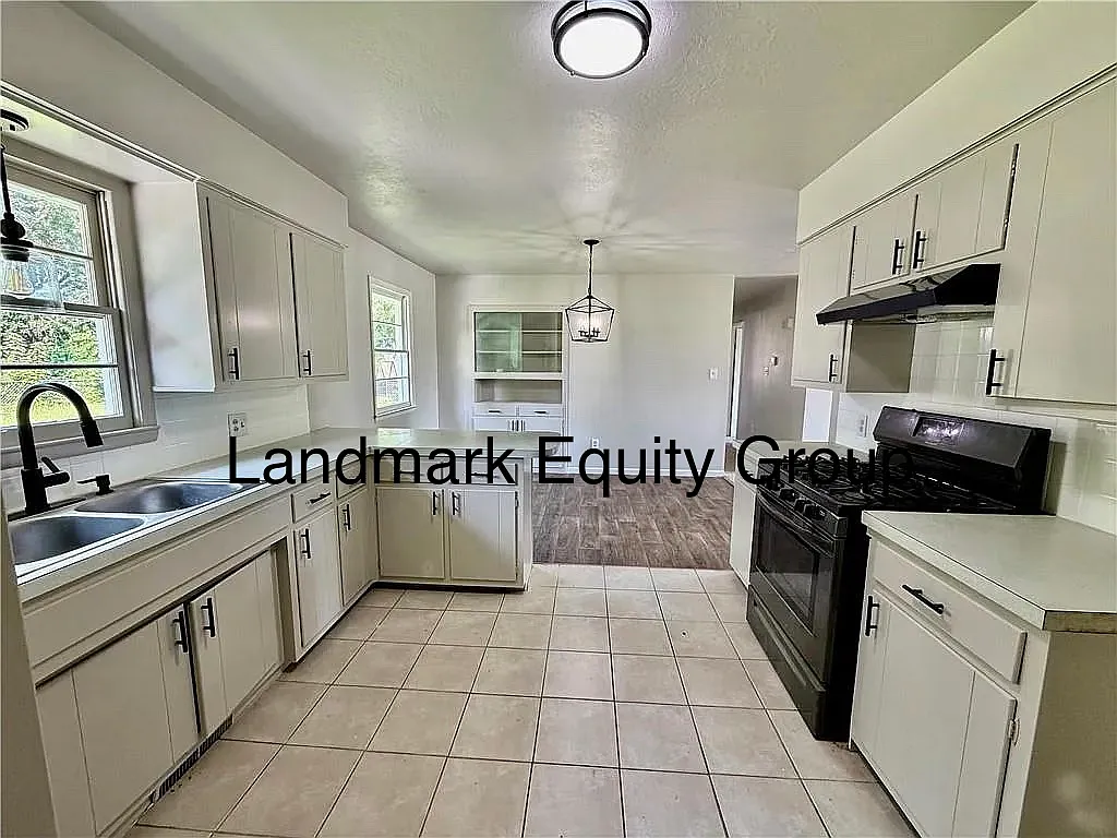 3 bed, 1144 sqft, $1,350 — Photo 2