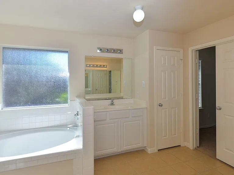 13607 Manor Crest Ln — Photo 16