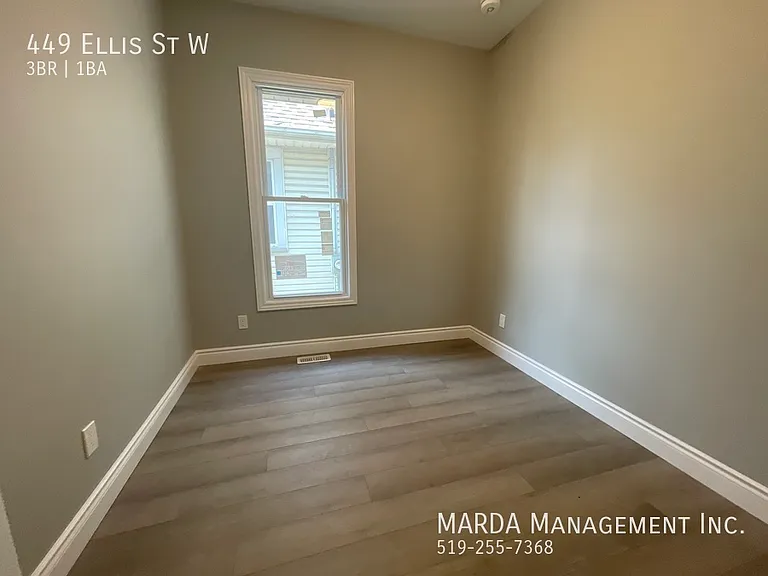 449 Ellis St W — Photo 12