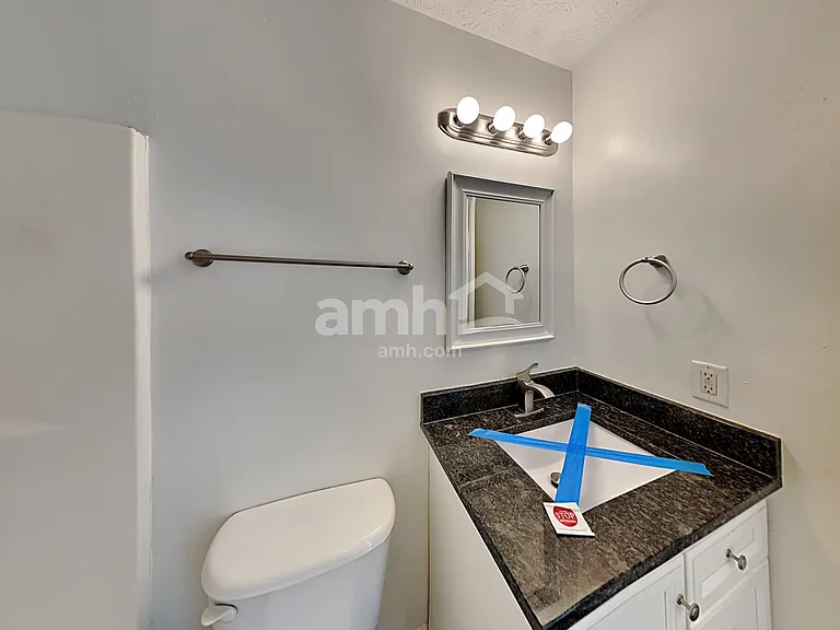 125 Simsbury Ct — Photo 18