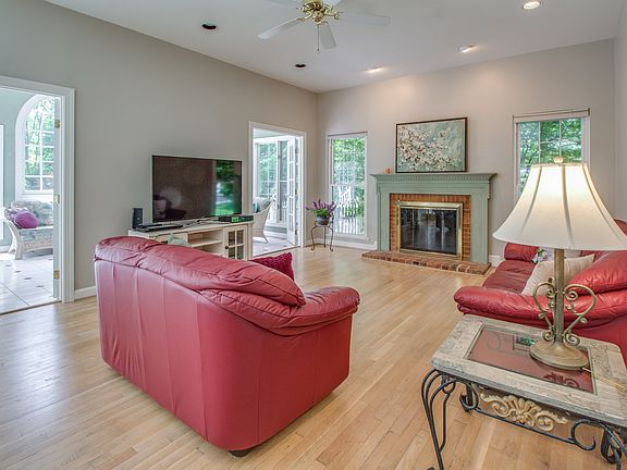 5th image of 3004 Viburnum Pl