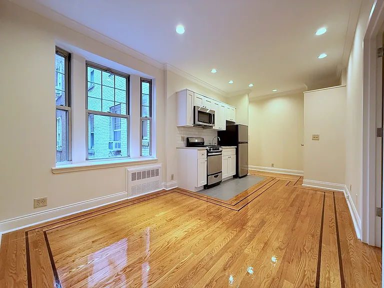 61 W 10th St #2D — Photo 3