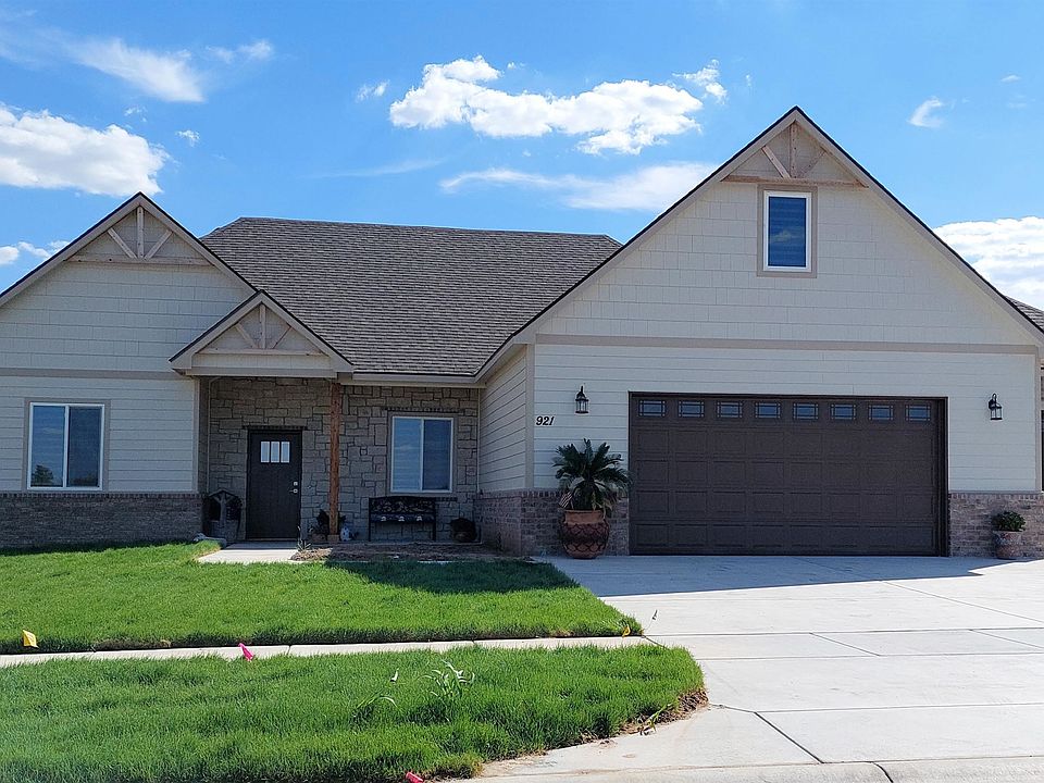 1st image of 921 Sapphire Ln
