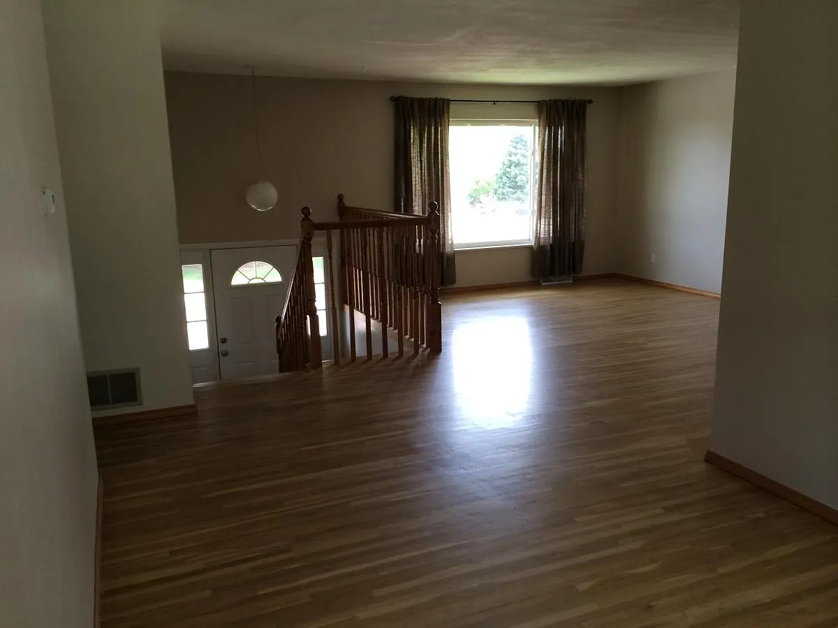 3 bed, 1918 sqft, $2,995 — Photo 2