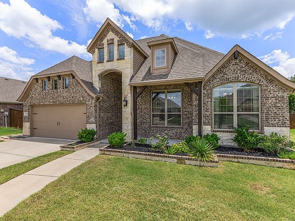 4th image of 355 Sweetspire Dr