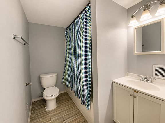 5th image of 410 W Columbia St #B