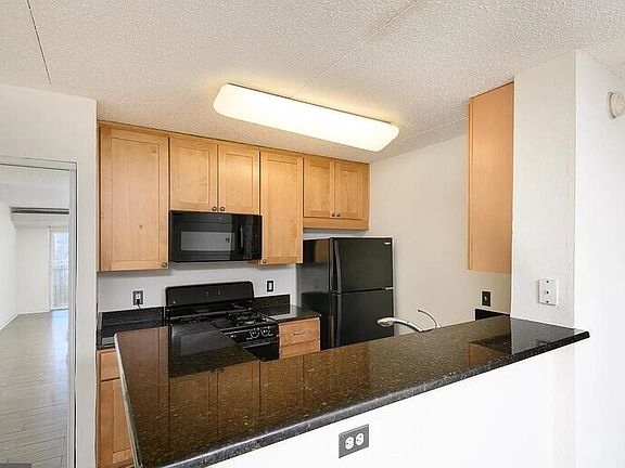 4th image of 75 S Reynolds St APT 102