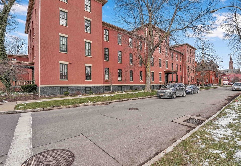 1st image of 125 Edward St APT 3C