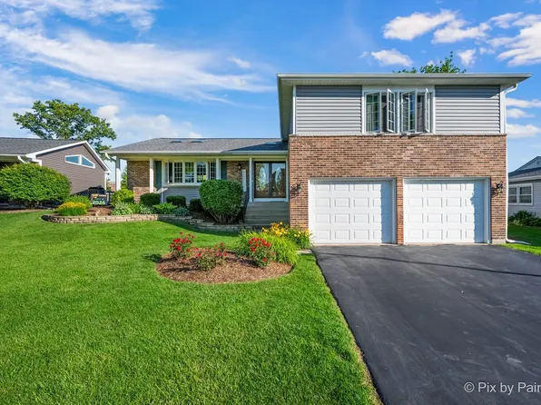 1341 W Sturbridge Dr, Hoffman Estates, IL 60192