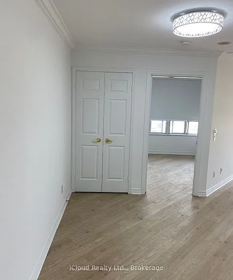 35 Kingsbridge Garden Cir #1008 — Photo 11