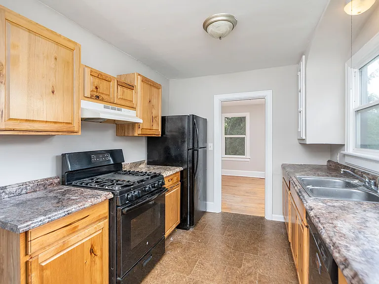 712 Middlebrook Ave — Photo 4