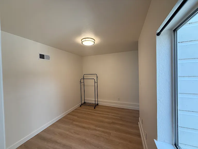 1525 Powell St — Photo 13