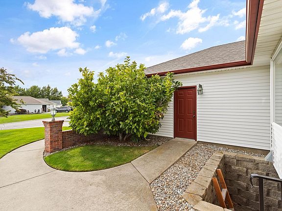 2nd image of 2615 S Sunnybrook Ln