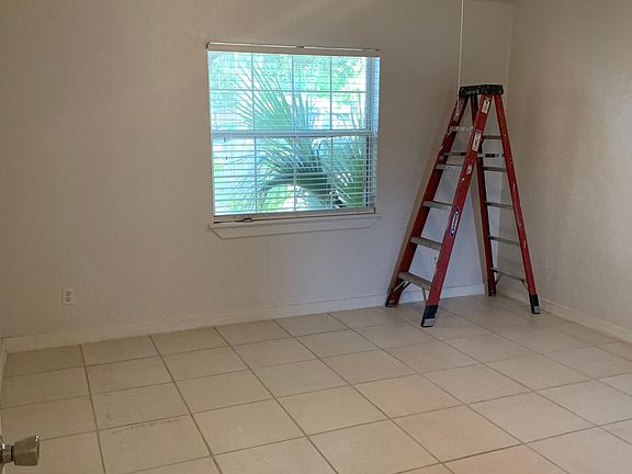 4th image of 1195 Sawmill Ct