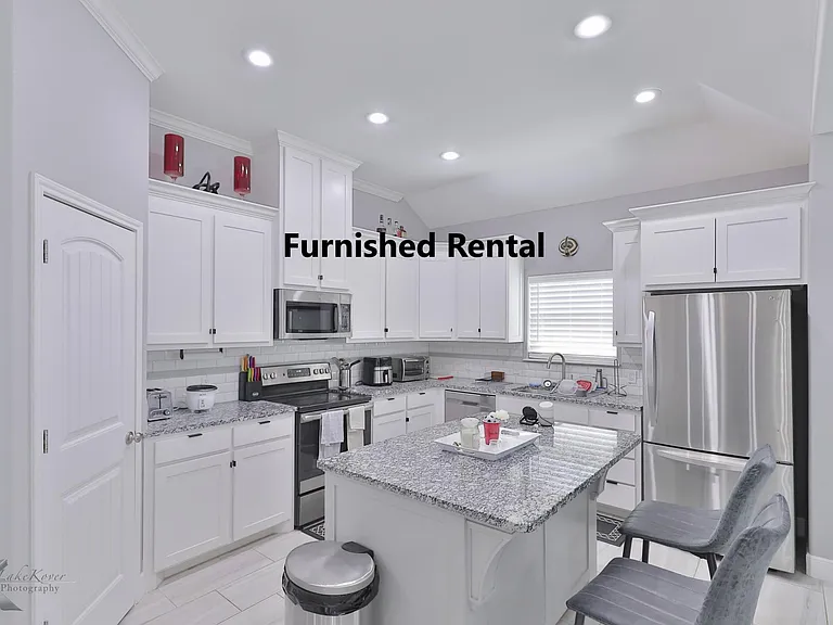 3126 Oakley St — Photo 2