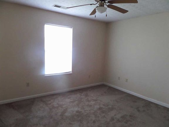 3rd image of 1044-1046 Pinoak Dr