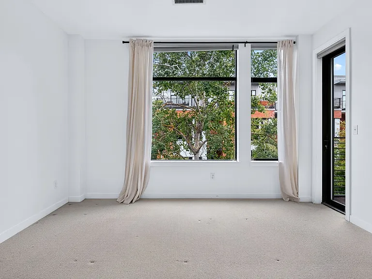 1690 NW Riverscape St — Photo 24