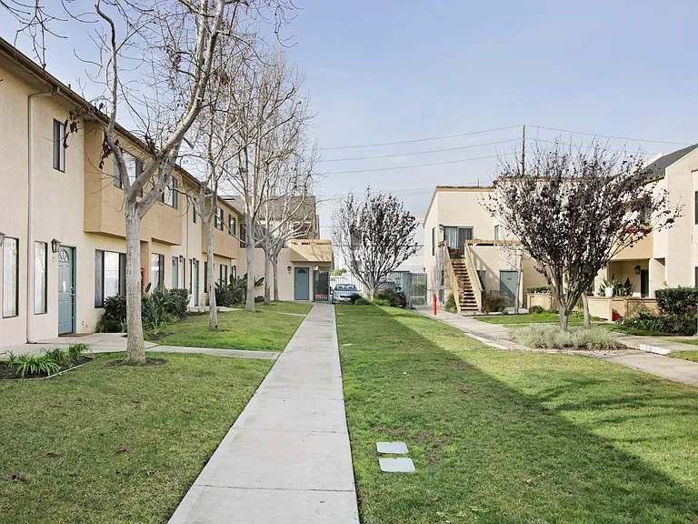 1955 Wallace Ave — Photo 7