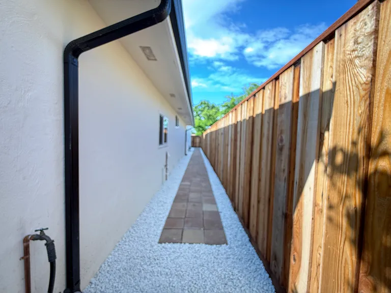 456 Hollywood Ave — Photo 18