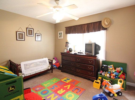 5th image of 146 Shearbrook Dr