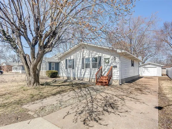 553 Mildred Ave, Wood River, IL 62095