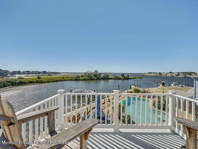2023 Bay Blvd — Photo 1