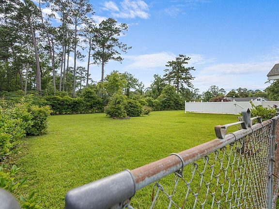 3rd image of 501 Davella Dr