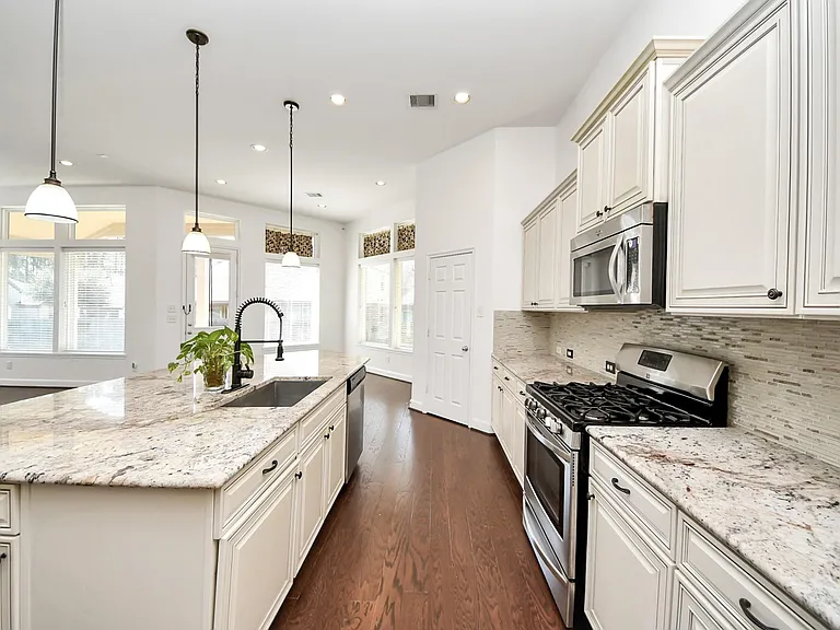 1947 Parnevik Pl — Photo 10