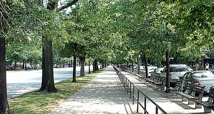 Sold by ListingMule LLC | media 37