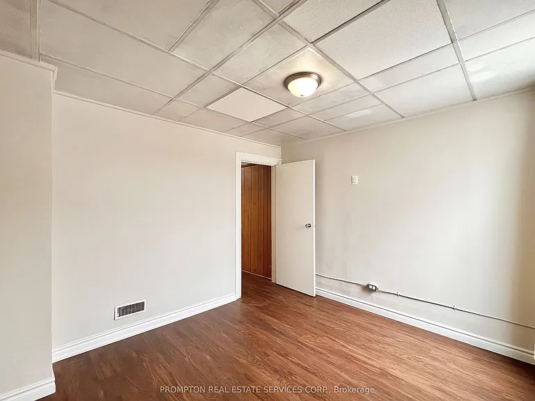 17 Winnifred Ave — Photo 40