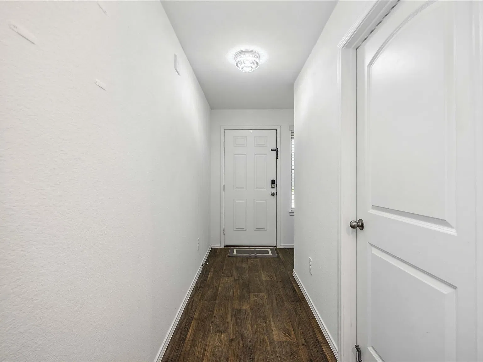 3 bed, 2.0 bath, 1372 sqft, $2,000 — Photo 4