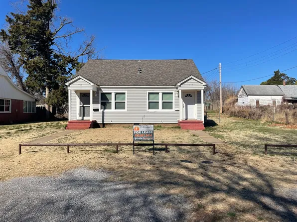 716 S 10th St, Chickasha, OK 73018
