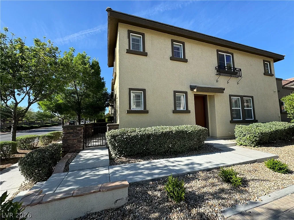 3 bed, 2.5 bath, 1727 sqft, $2,095 — Photo 2