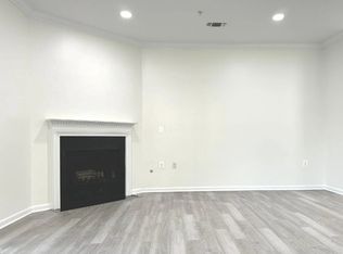 2107 Highcourt Ln APT 101, Herndon, VA 20170