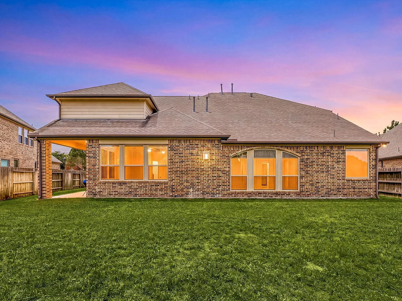 5 bed, 4.0 bath, 3681 sqft, $3,800 — Photo 3