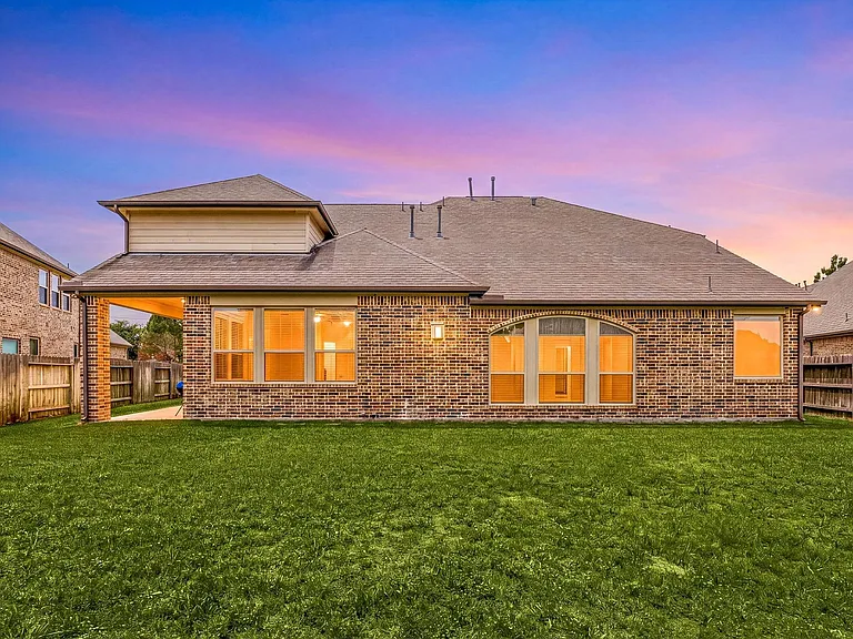 9338 Taylor Cliff Ln — Photo 3