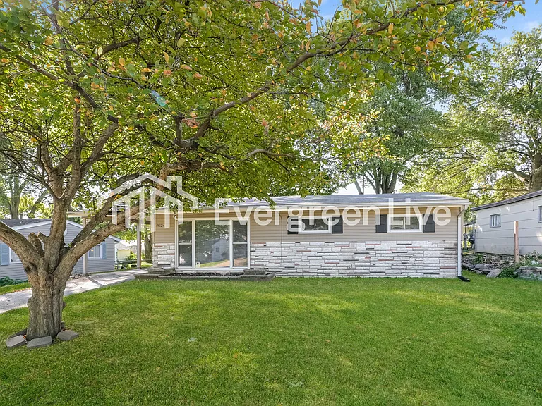 9524 Stansberry Ave — Photo 1