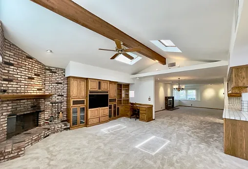1935 Hobart Dr — Photo 4