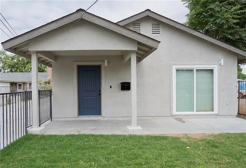 2 bed, 910 sqft, $1,995 — Photo 2