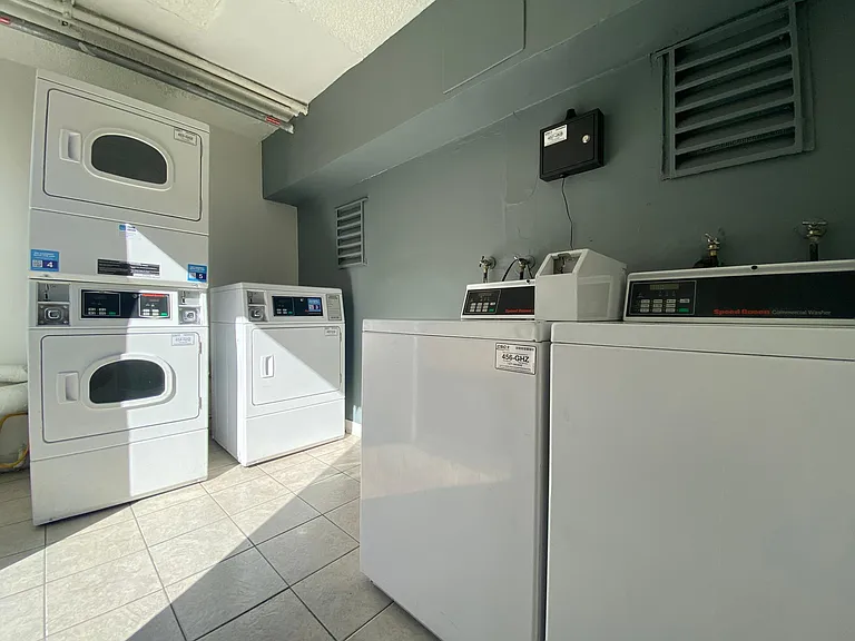The Reef Apartments — Photo 6