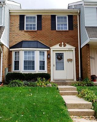 3 BR, 1.5 BA move-in ready townhouse w/fresh paint