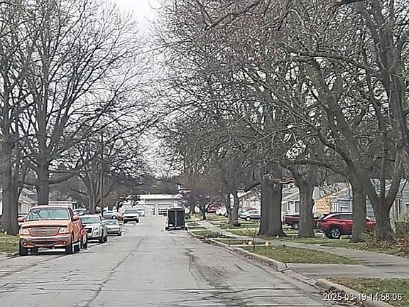 Exterior Neighborhood (street photo)