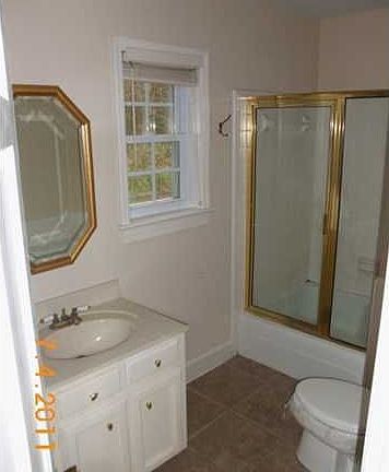 3rd image of 204 Sylvan City Dr
