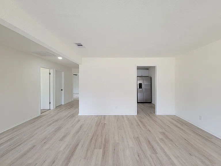 301 Cypress St — Photo 8