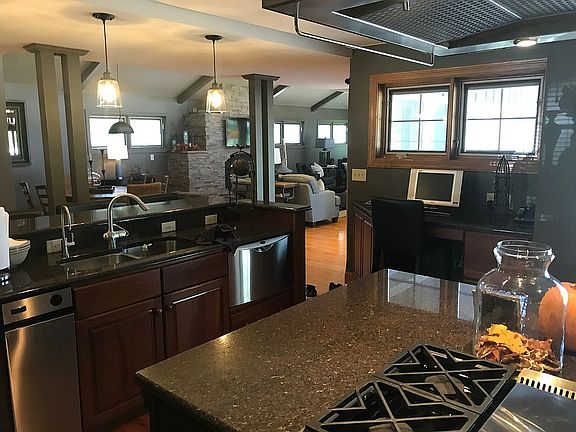 5th image of 623 S Valley Dr