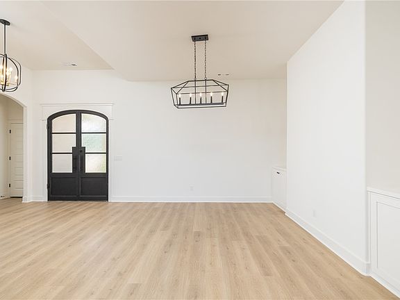 4th image of 3094 Buck Ave