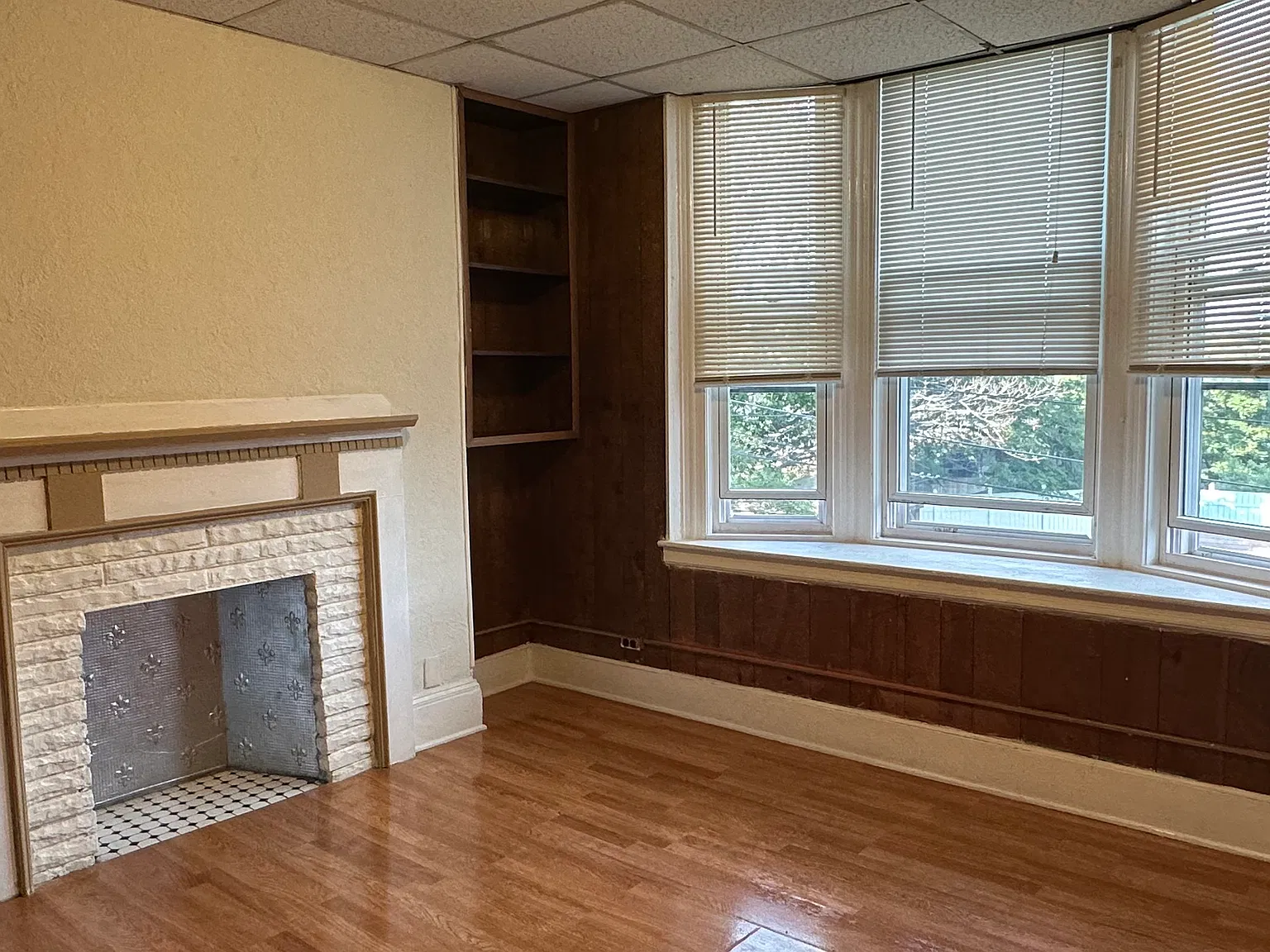 3 bed, 950 sqft, $2,900 — Photo 2