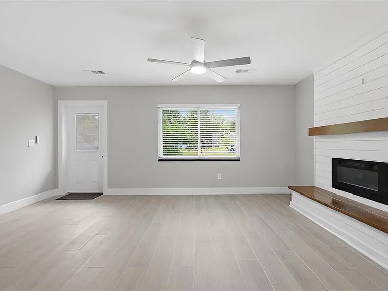 550 E Minnesota Ave — Photo 26